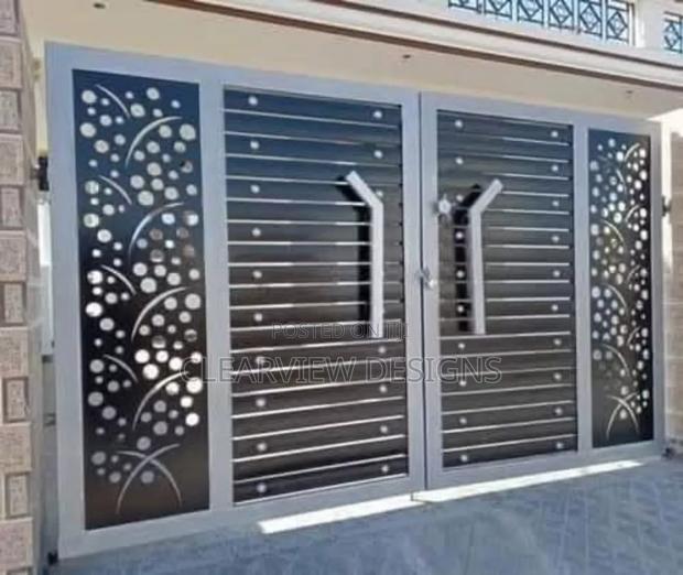 Metal Gate / Main Entrance Door · Photo 1