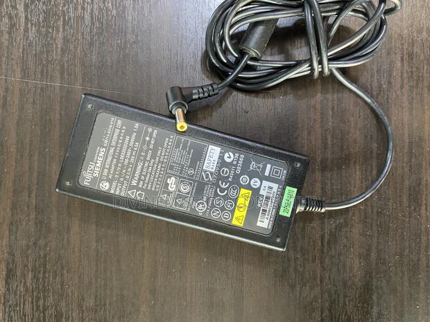 Fujitsu Laptop Adapter/Charger 20v~~4.5A (90w)Uk Used · Photo 1