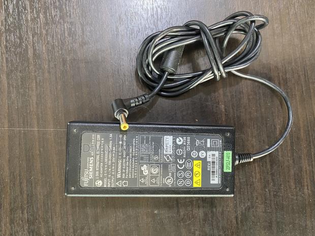 Fujitsu Laptop Adapter/Charger 20v~~4.5A (90w)Uk Used · Photo 3