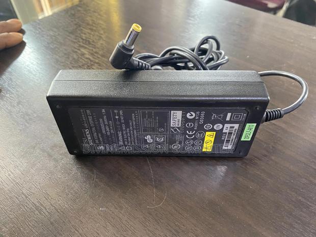 Fujitsu Laptop Adapter/Charger 20v~~4.5A (90w)Uk Used · Photo 5