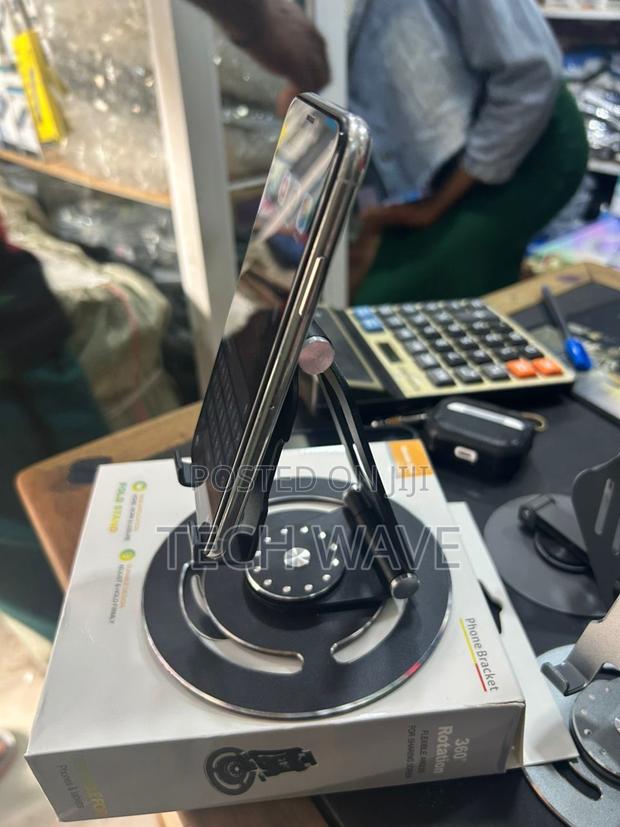 Rotating Adjustable Metallic Phone Stand · Photo 2