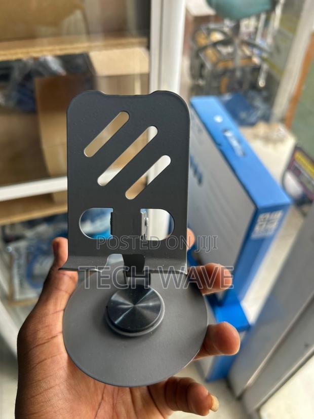 Desktop Phone Stand · Photo 3