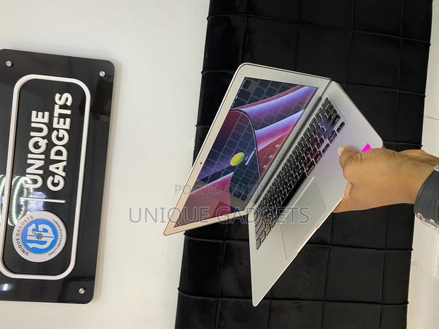 Laptop Apple MacBook Air 2017 8GB Intel Core I5 SSD 128GB · Photo 2