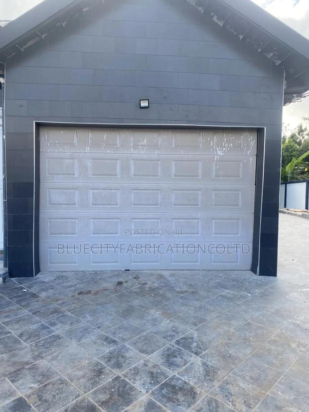 12ft X 8ft Automated Garage Door · Photo 1