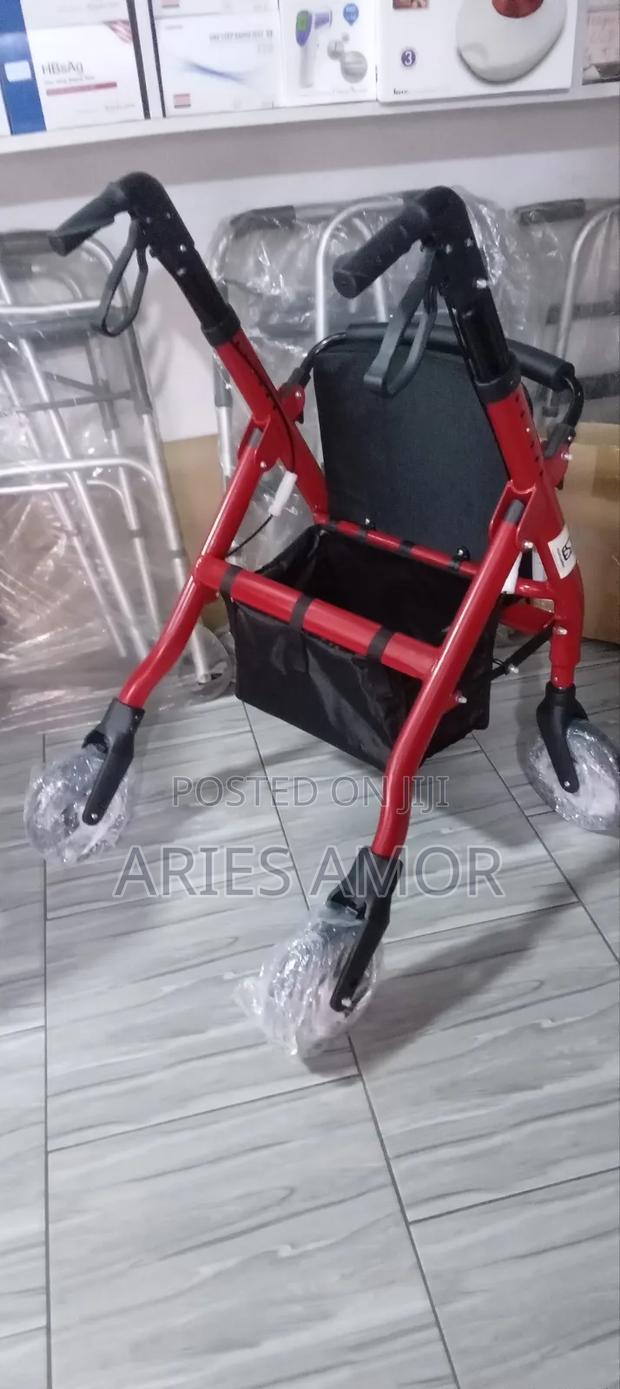 Pusher Walker ( Rollator) · Photo 1
