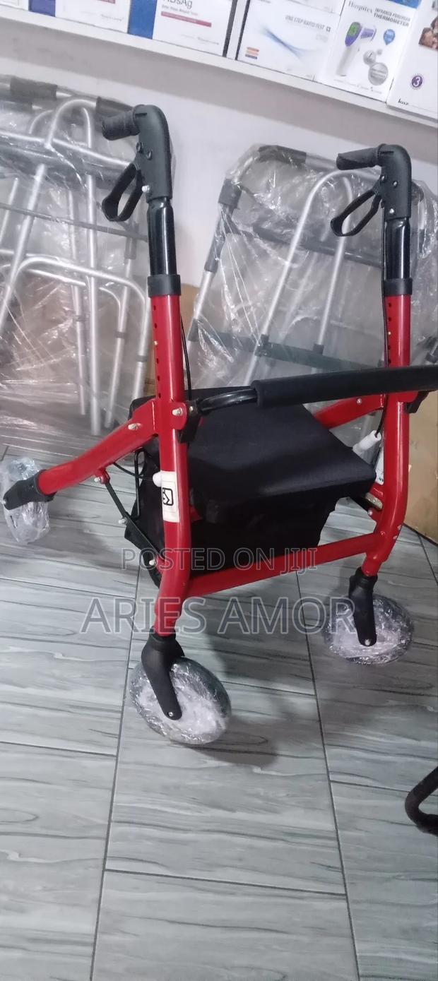Pusher Walker ( Rollator) · Photo 2