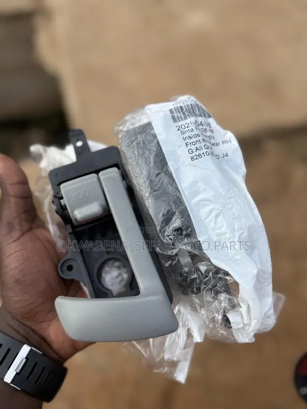 Original Hyndai Santafe Inside Openers Available for All Cars · Photo 1