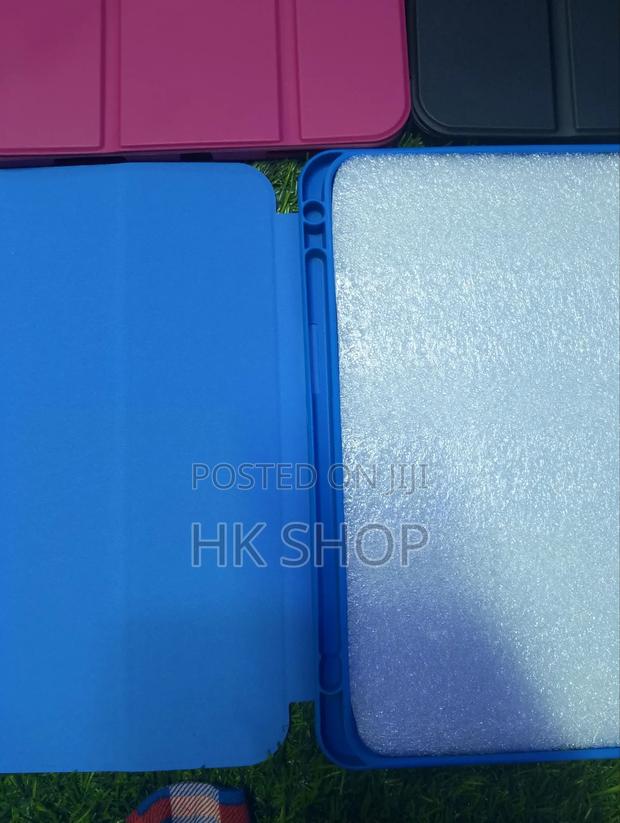 iPad 10th Generation Case Pink, Black and Blue Color · Photo 3