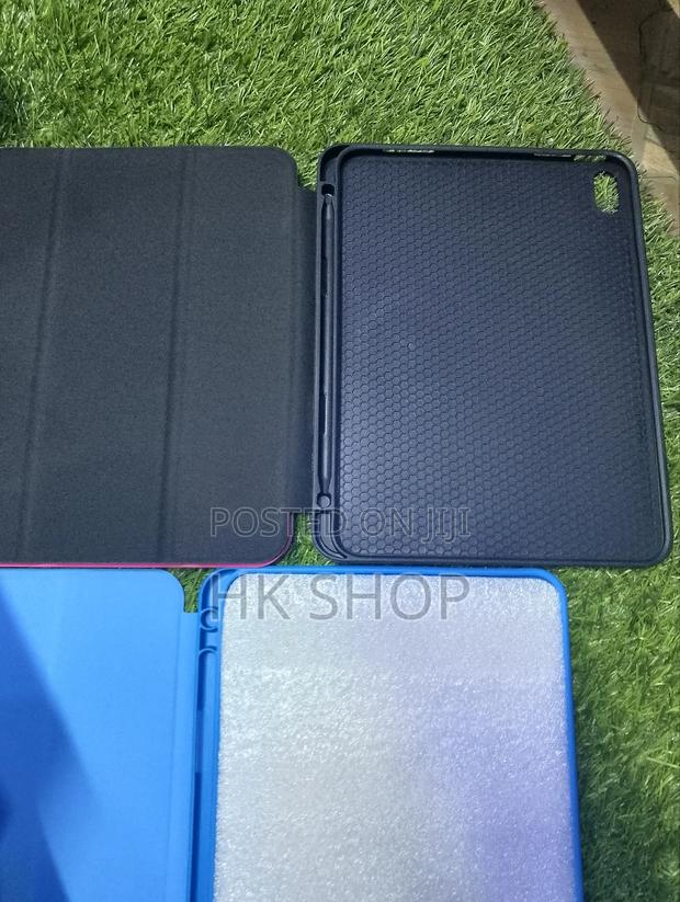 iPad 10th Generation Case Pink, Black and Blue Color · Photo 4