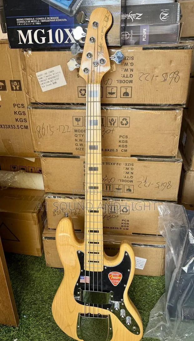 Fender Jazz Bass Passive Guitar [Wood Color] · Photo 1