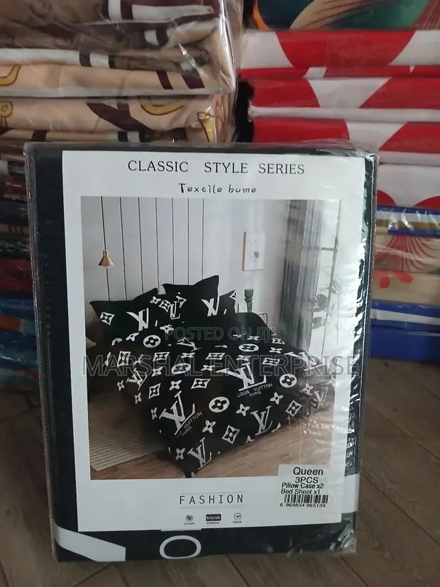 Queen Size Bedspread · Photo 1