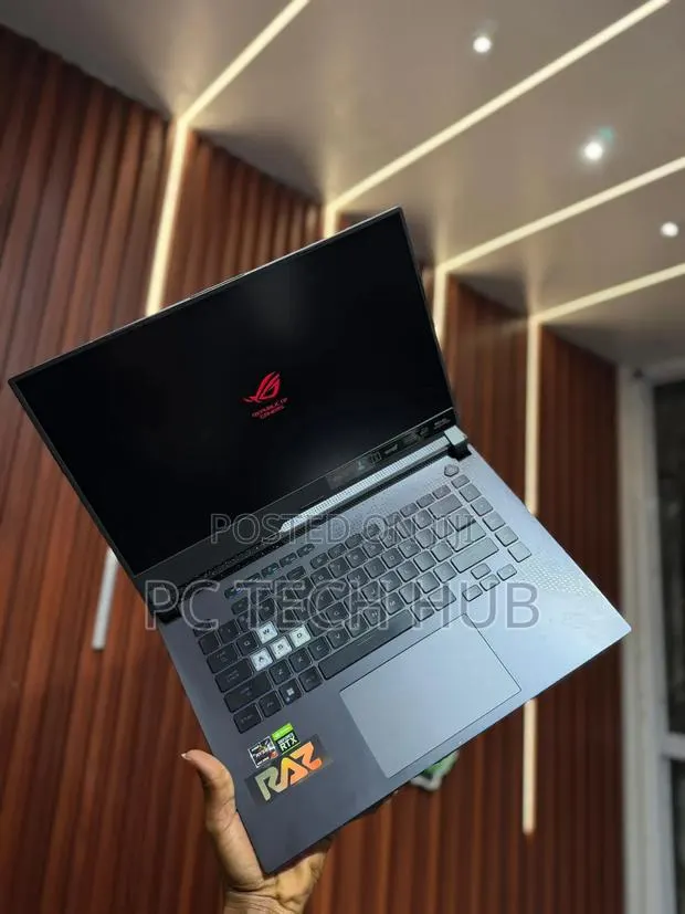 Laptop Asus ROG Strix G15 16GB AMD Ryzen 7 SSD 1T · Photo 1