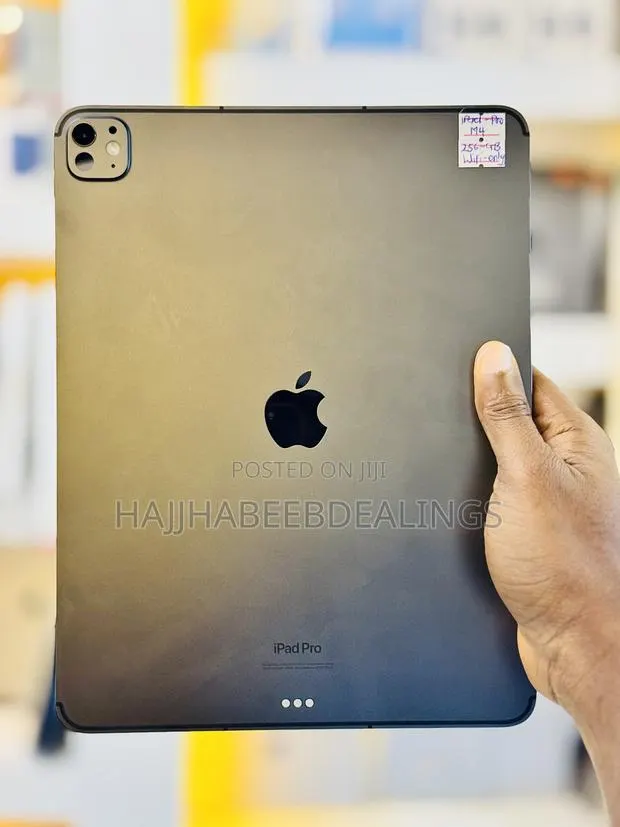 Apple iPad Pro 13 (2024) 256 GB Gray · Photo 1