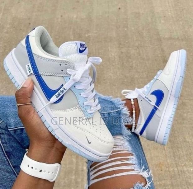 Nike Sneaker · Photo 2