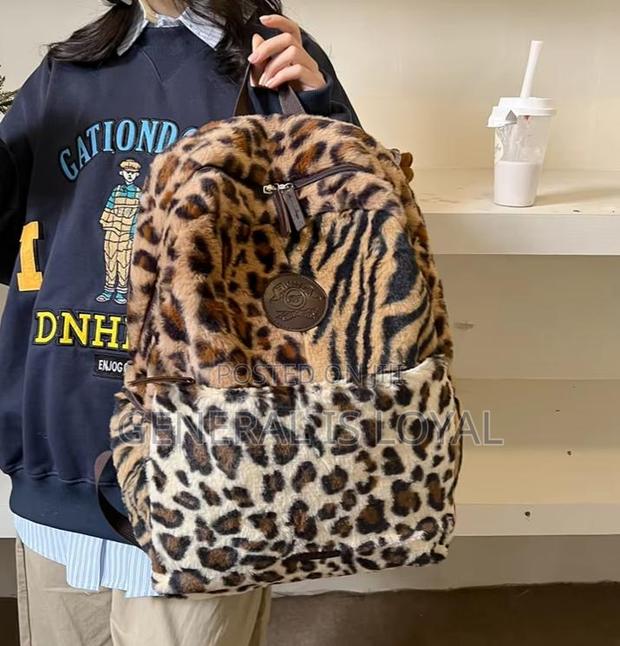 Backpack Tiger Color · Photo 2