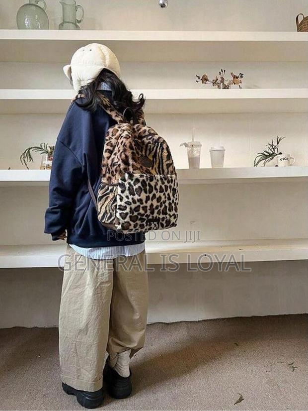 Backpack Tiger Color · Photo 3