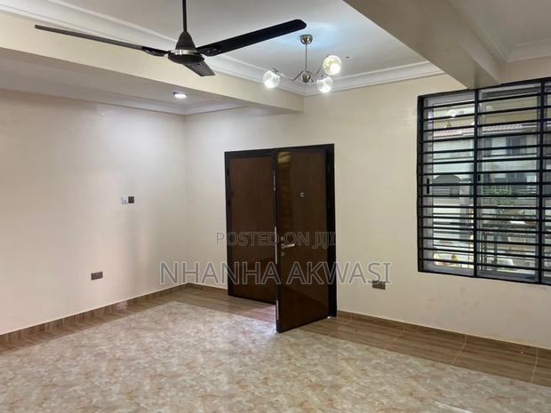 4bdrm Apartment in Community 20, Tema Metropolitan for rent · Photo 6
