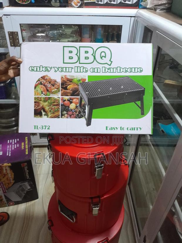 Portable Charcoal Barbecue Gill · Photo 1