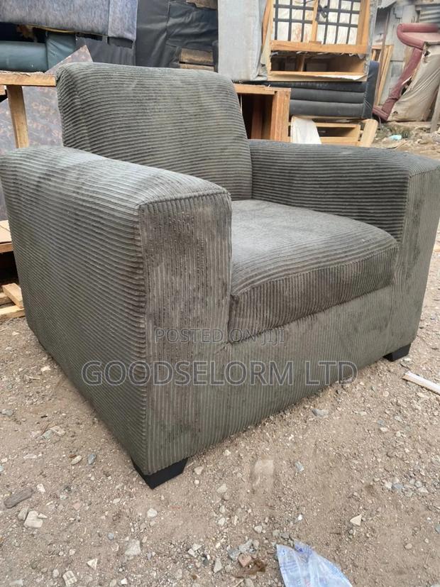 Single Sofa Furniture · Photo 1
