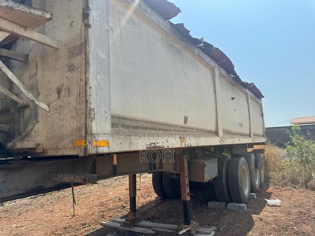 Semi Trailer Bucket- 40 Cubic Yard · Photo 1
