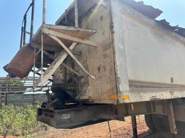 Semi Trailer Bucket- 40 Cubic Yard · Photo 2