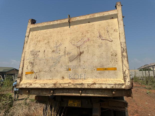 Semi Trailer Bucket- 40 Cubic Yard · Photo 3