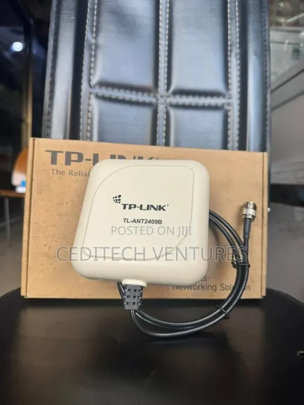 2.4GHz 9dBi Outdoor Directional Panel Antenna · Photo 1