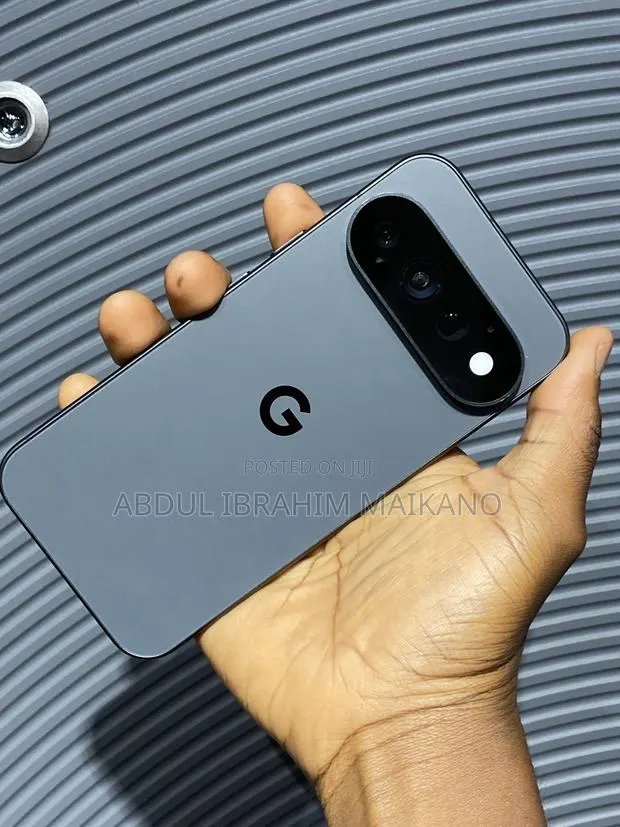 Google Pixel 11 Pro 256 GB Gray · Photo 1
