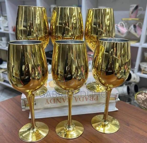 Gold Wine Glass · Photo 1