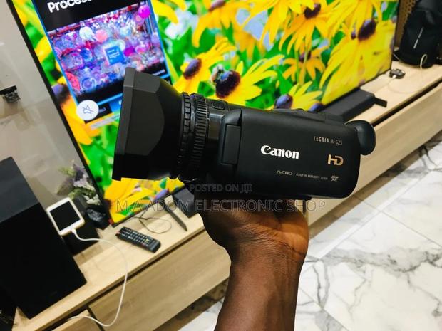 Canon Legria Hf G25: Capture the Moment in Stunning Detail · Photo 1