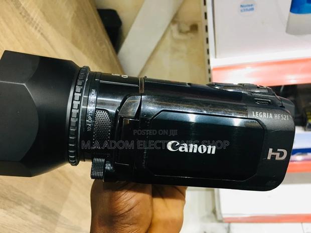 Canon Legria HF S21E: Your Portable Video Production Studio · Photo 1