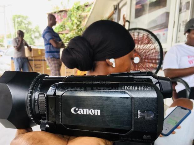 Quality Canon LEGRIA HF S21 Dual Flash Memory PAL Camcorder · Photo 1