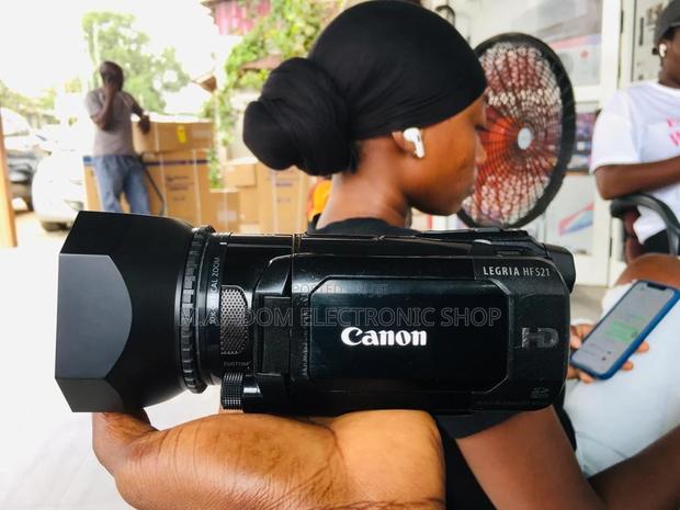 Canon LEGRIA HF S21 Dual Flash Memory PAL Camcorder(Black) · Photo 1