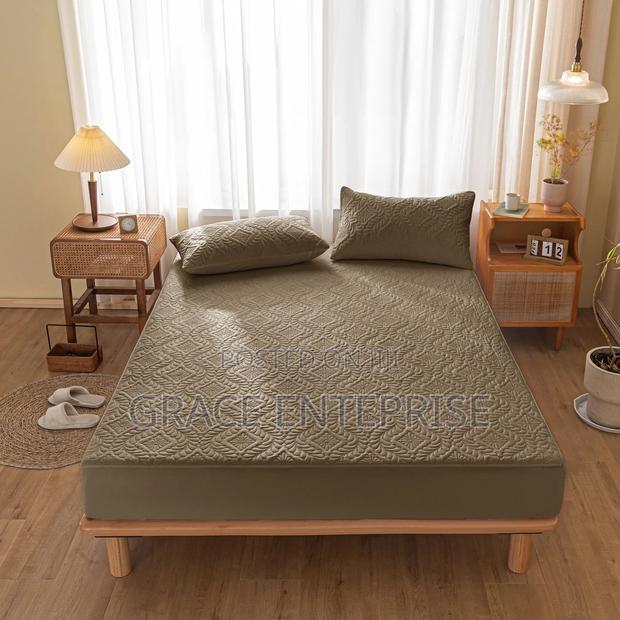 Water Proof Bed Covers in Different Sizes · Photo 1