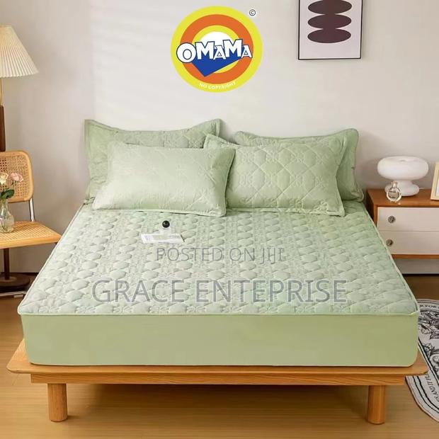 Super Quality Bed Covers in Diff Colors · Photo 1