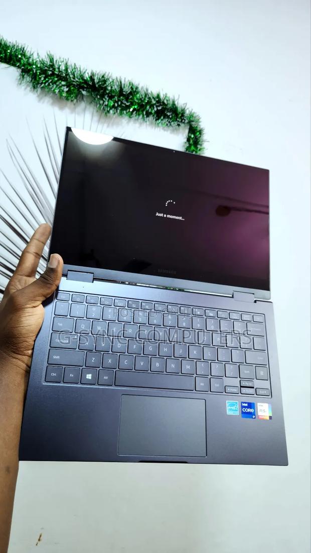 Laptop Samsung Galaxy Book 2 16GB Intel Core i7 SSD 512GB · Photo 3