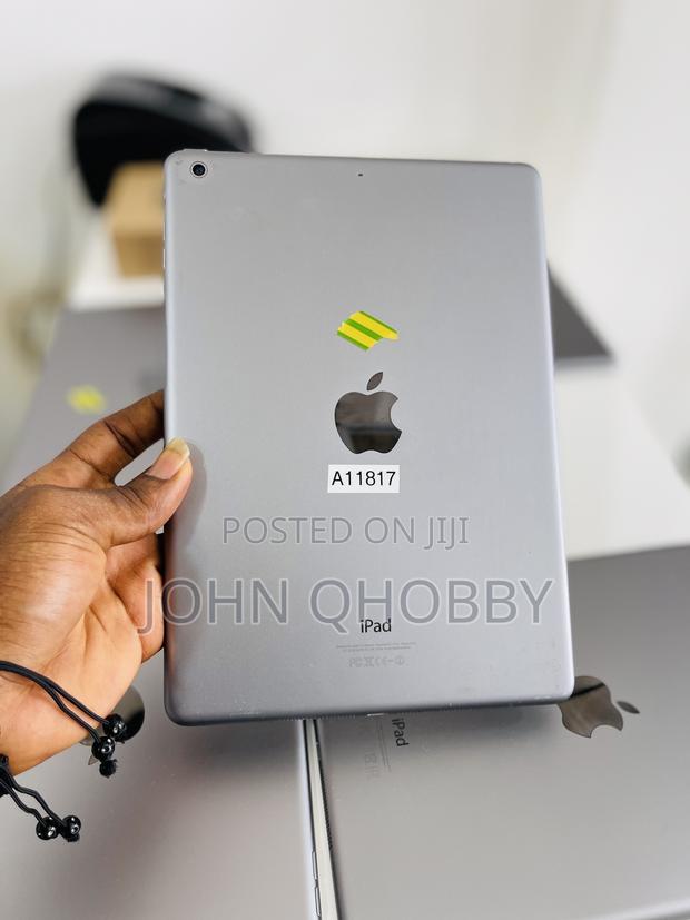 Apple iPad Air 16 GB Gray · Photo 2