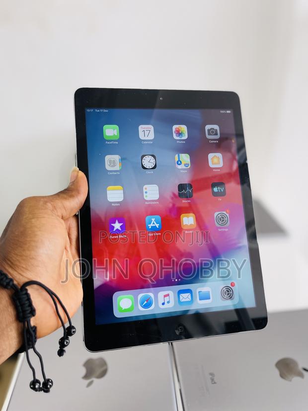 Apple iPad Air 16 GB Gray · Photo 4