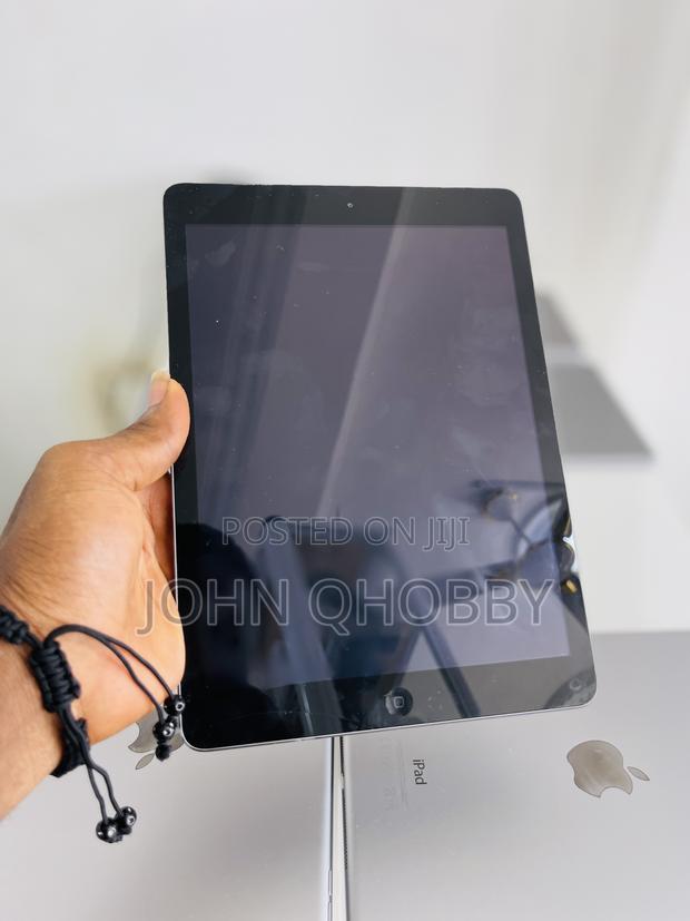 Apple iPad Air 16 GB Gray · Photo 1