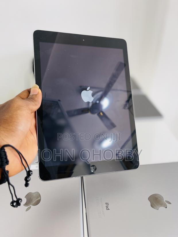 Apple iPad Air 16 GB Gray · Photo 3