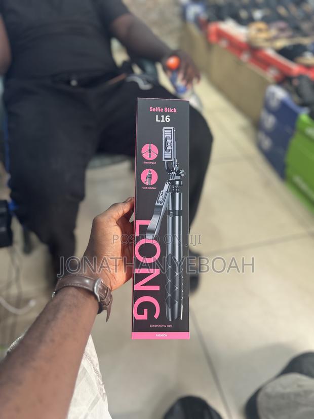 L16 Long Selfie Tripod Stand · Photo 3