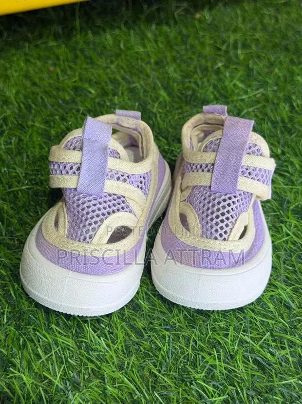 Kids Shoes · Photo 1