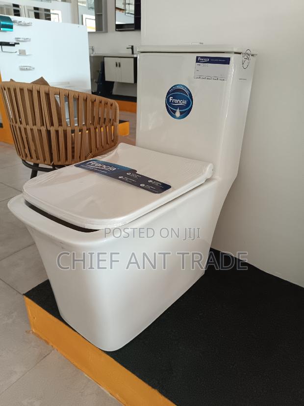 Combined Wc. Toilet Seat. 306 · Photo 4