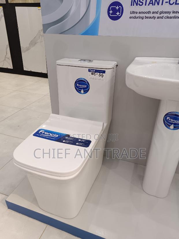 Combined Wc. Toilet Seat. 306 · Photo 3