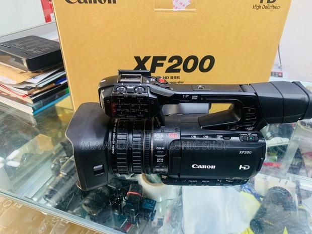 Canon XF200: Your on-Set Professional · Photo 1