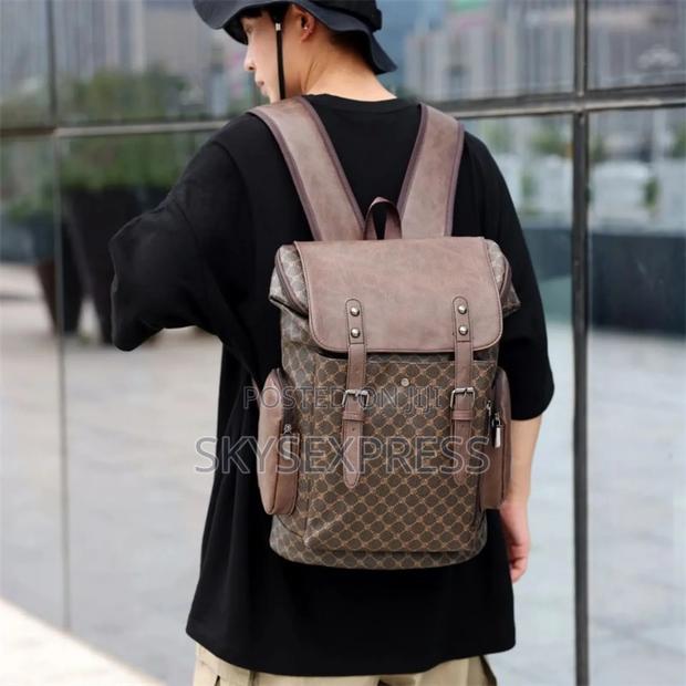 Leather Backpack for Laptops and Personal Use · Photo 1