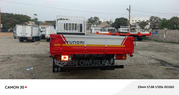 HYUNDA 5 Tons Doubel Axle · Photo 2