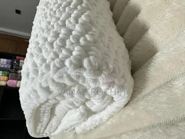 Chunky Yarn Hooded Blankets - Select the Color You Want · Photo 1