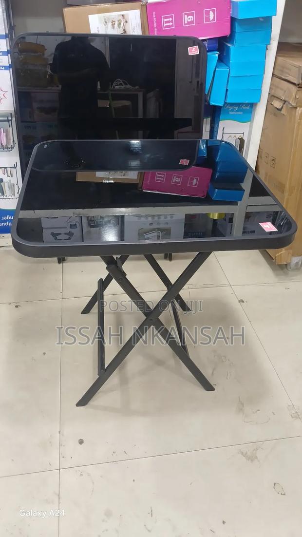 Glass Foldable Table · Photo 1
