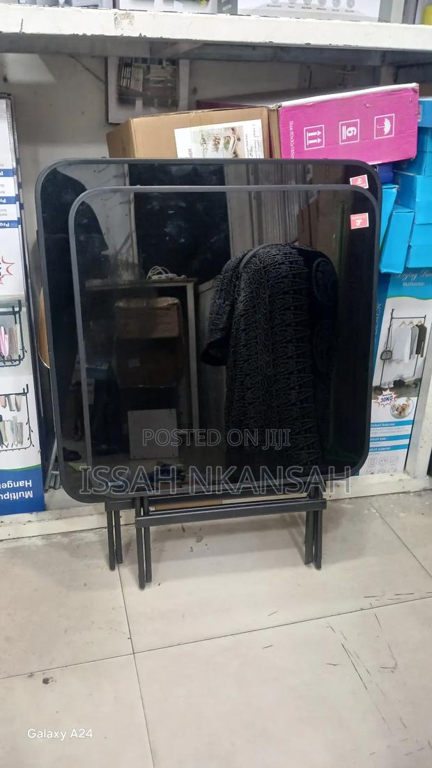 Glass Foldable Table · Photo 2